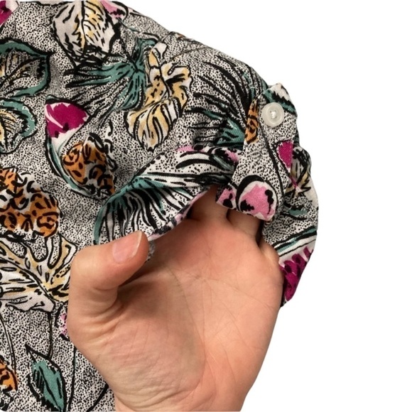 𝅺LORD & Taylor Francie graphic tropical Hawaiian print button down top - Picture 5 of 7